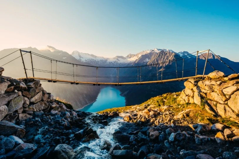 Sonnenaufgang bei der Hängebrücke am Olperer