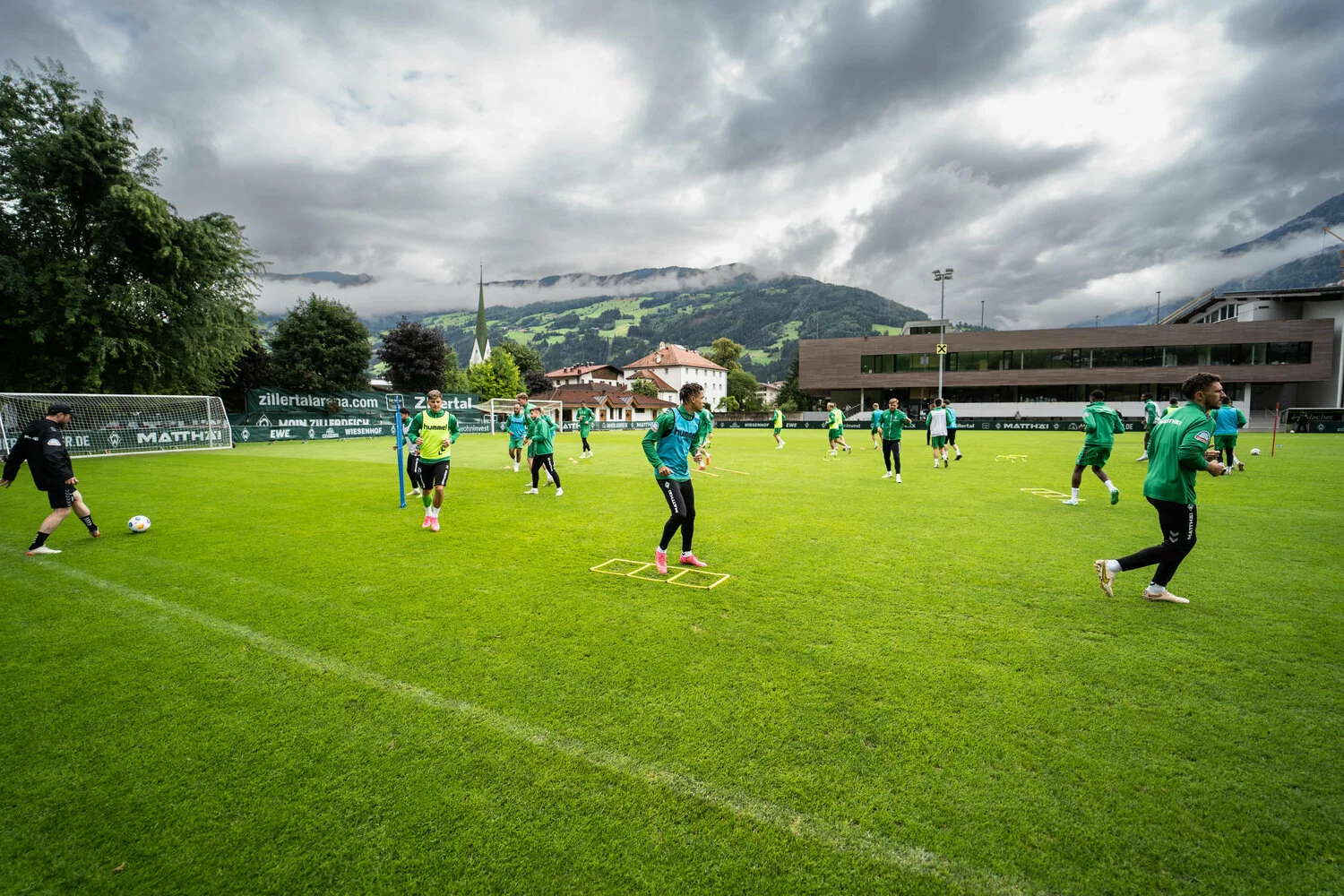 Trainingslager SV Werder Bremen im Parkstadion in Zell am Ziller