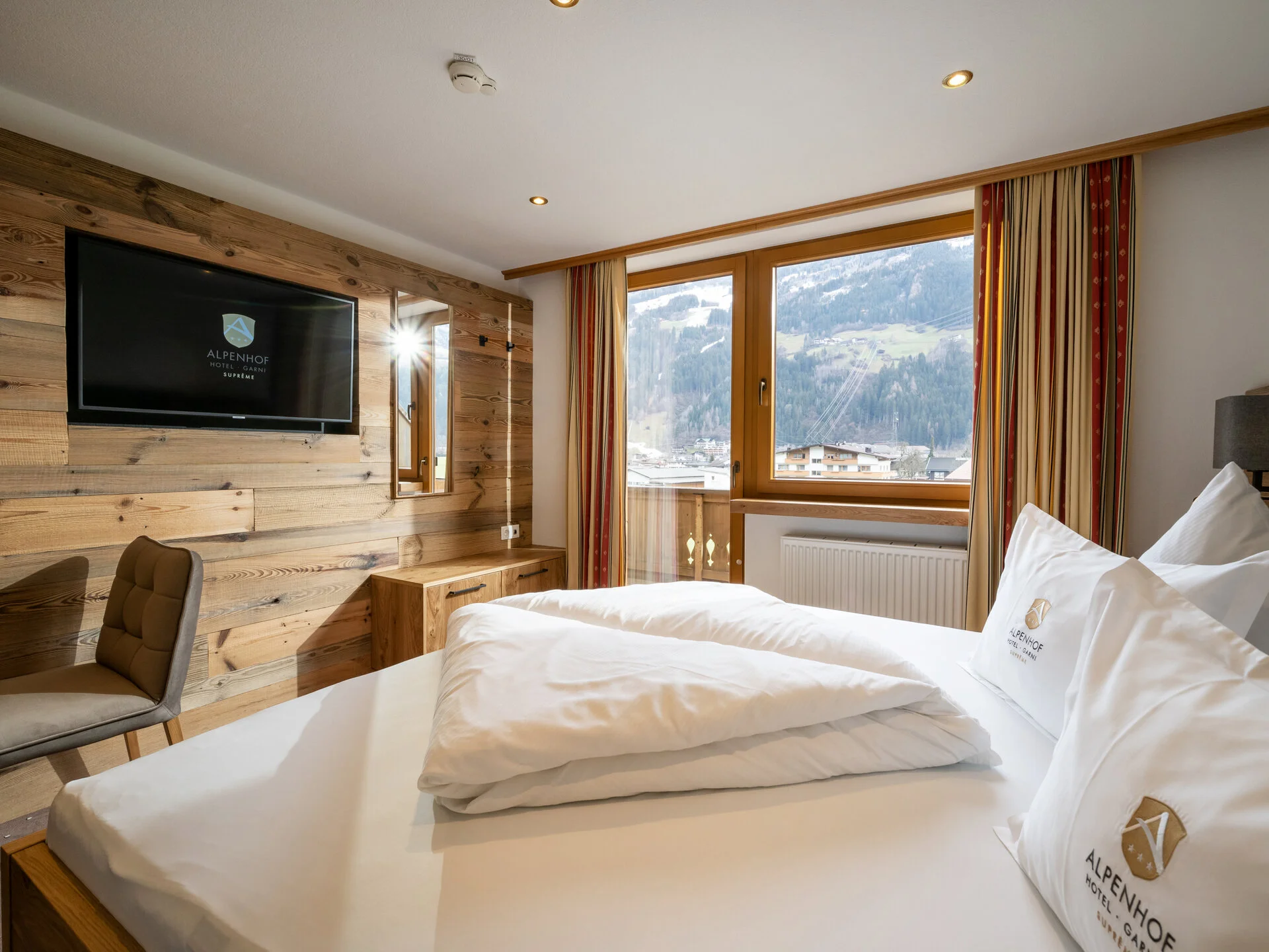 Deluxe Zimmer mit UHD Flachbild TV
