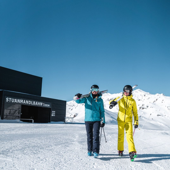 Skiers Zillertal Arena Stuanmandlbahn