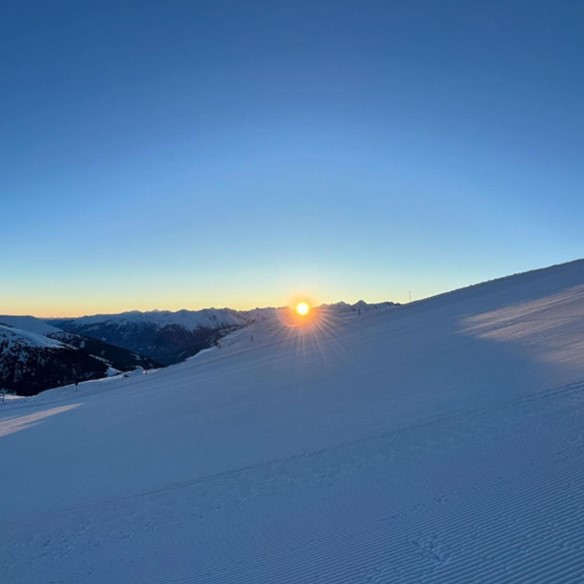 empty slopes sunset Zillertalarena