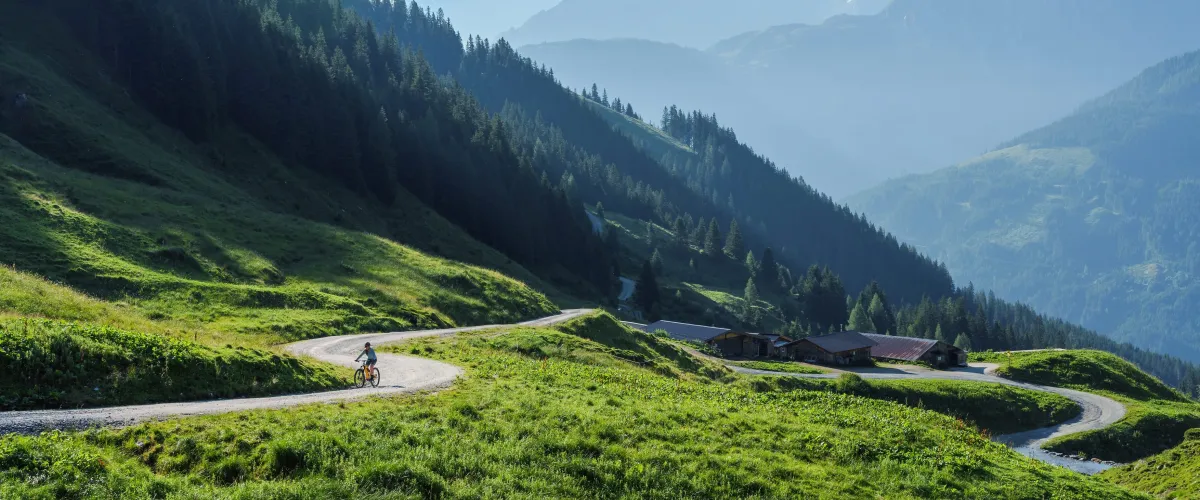 Actieve vakantie in Oostenrijk in het Zillertal met fietsen door de Tiroolse bergen