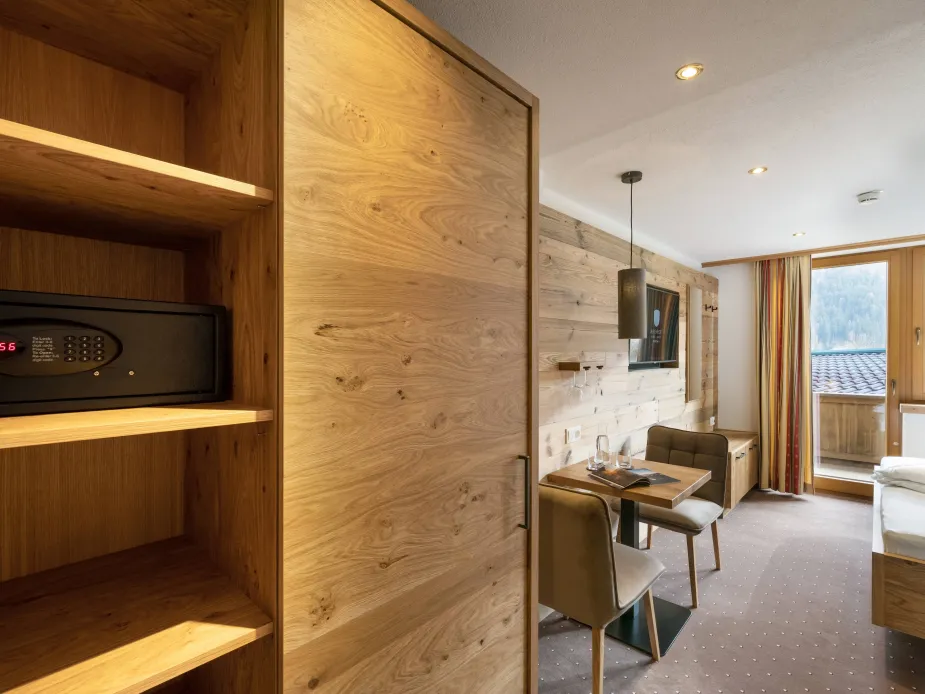 Double room economy seating area