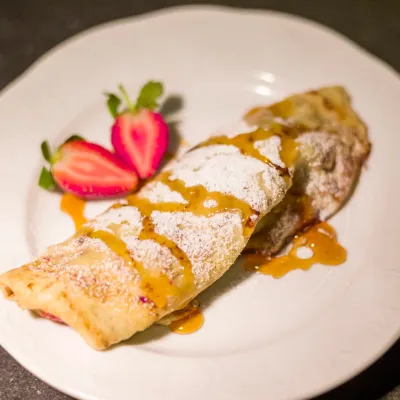 Frühstück für aktive Urlaubstage im Zillertal – frische Palatschinken vom Frühstücksbuffet im Aktivhotel Zillertal