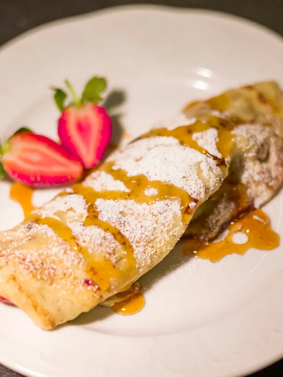 Palatschinken mit Früchten zum Frühstück im Hotel in Zell am Ziller